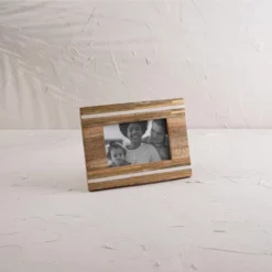 Gold Metal & White Resin Strip 4X6 Photo Frame - Foreside Home & Garden