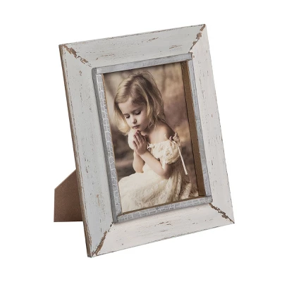 Gray And Cream Distressed Wood 5 X 7 Inch Decorative Wood Picture Frame - Foreside Home & Garden 5 Gray And Cream Distressed Wood 5 X 7 Inch Decorative Wood Picture Frame - Foreside Home & Garden - Image 3