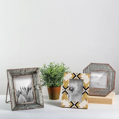 4 X 6 Inch Native Pattern Decorative Wood Picture Frame - Foreside Home & Garden 5 4 X 6 Inch Native Pattern Decorative Wood Picture Frame - Foreside Home & Garden - Image 3